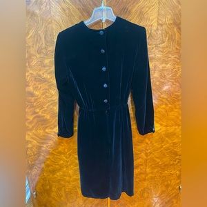 Black velvet vintage Talbot's dress! Beautiful covered buttons. Size 12.